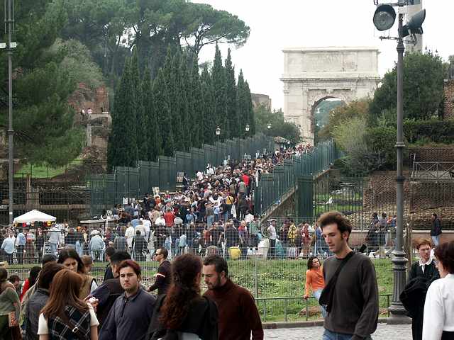 Besucherstrom vom Forum Romanum