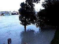 tn_Donauhochwasser15082002047_JPG.jpg