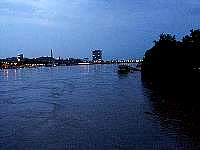 tn_Donauhochwasser15082002048_JPG.jpg